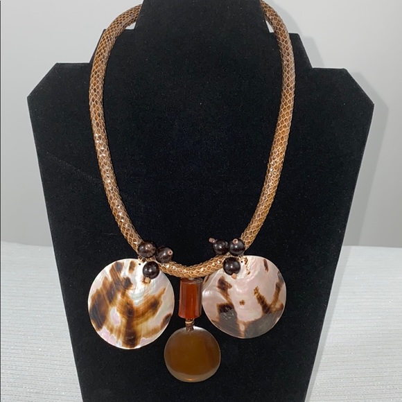 Tribal Seashell Resin Leather Necklace Set - Picture 4 of 7